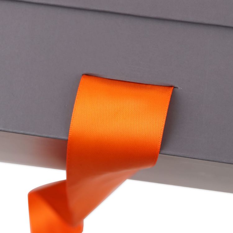 Picture of Small Foldable Magnetic Box with Ribbon